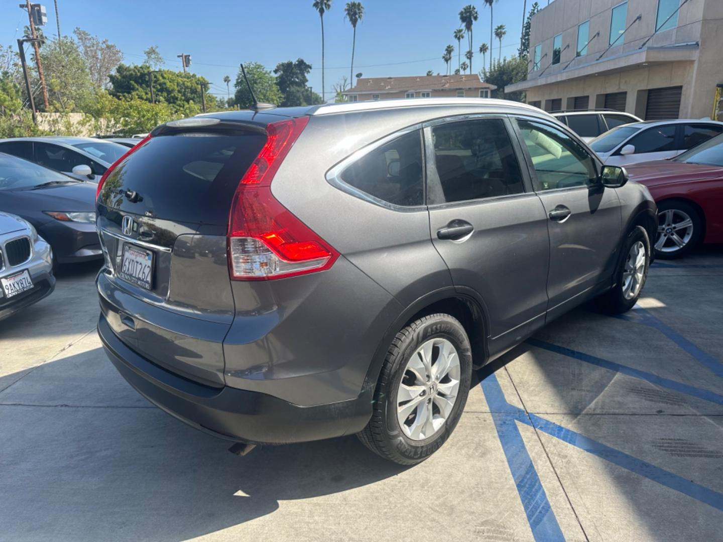 2012 BLUE /GRAY Honda CR-V leather (JHLRM3H70CC) with an 4 CYLINDER engine, Automatic transmission, located at 30 S. Berkeley Avenue, Pasadena, CA, 91107, (626) 248-7567, 34.145447, -118.109398 - Cars and Trucks!! Leather! Moon-roof! Well equipped! In the bustling streets of Pasadena, CA, and the vibrant neighborhoods of Altadena, Glendale, and the broader LA County, finding a reliable, stylish, and affordable vehicle can be a daunting task, especially if you're navigating the complexities - Photo#5